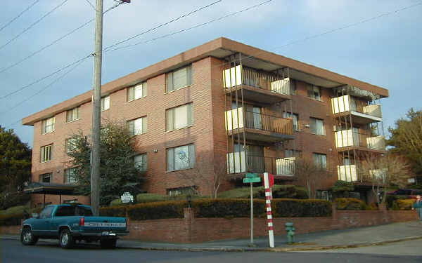 7400 5th Ave NE in Seattle, WA - Building Photo - Building Photo