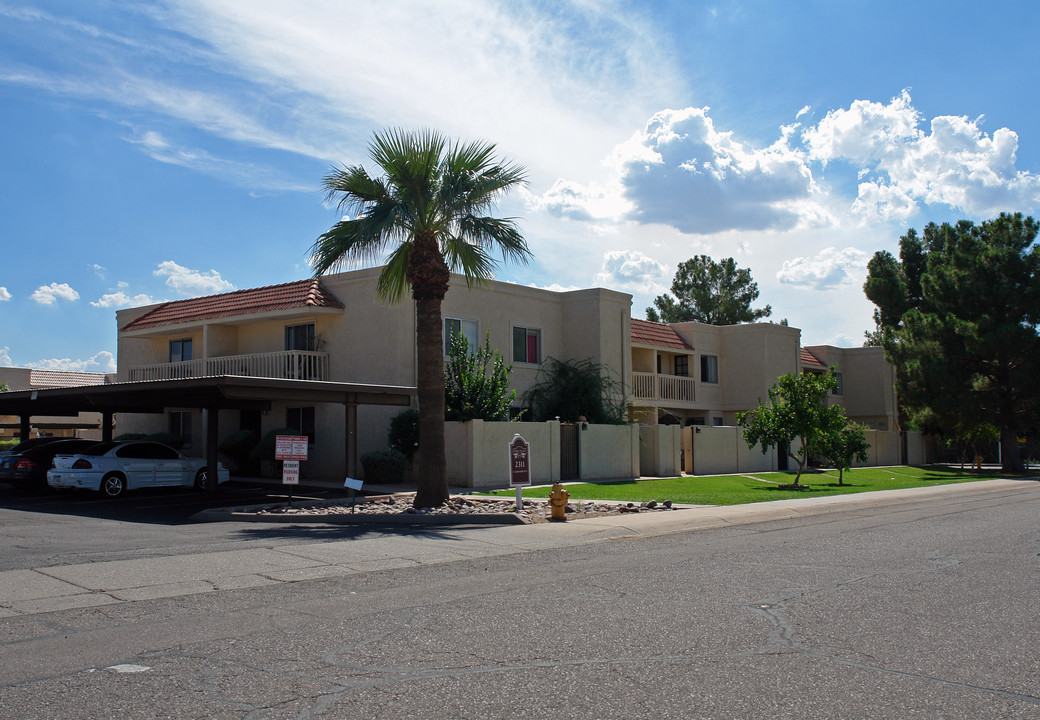 2311 E Hartford Ave in Phoenix, AZ - Building Photo