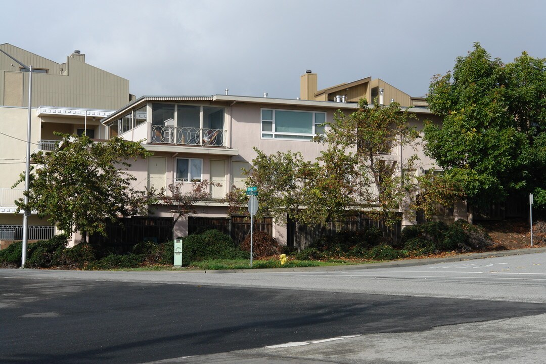 942 Grand Ave in South San Francisco, CA - Building Photo