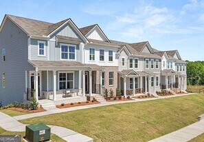 6741 Leigh St in Flowery Branch, GA - Building Photo