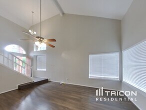 6629 Queensclub Dr in Houston, TX - Building Photo - Building Photo