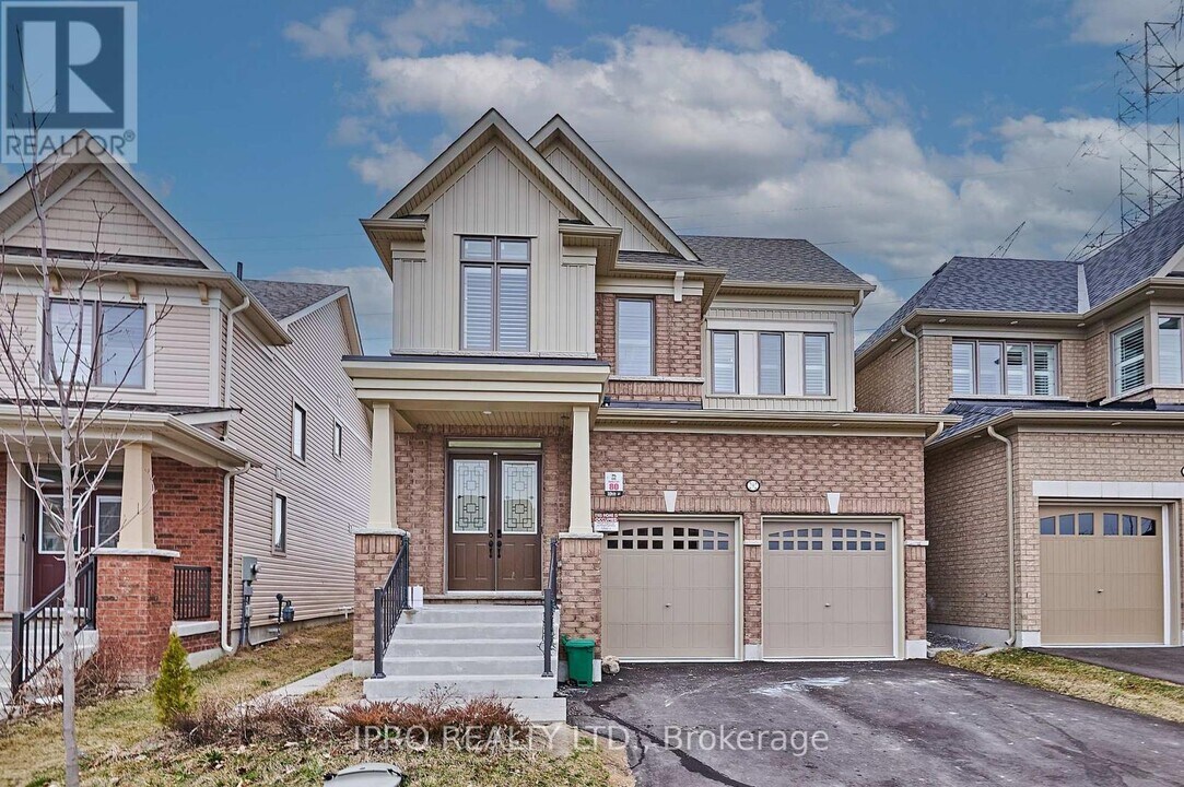 292 Windfields Farm Dr W in Oshawa, ON - Building Photo