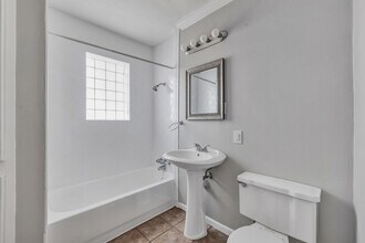 3620 Garrott in Houston, TX - Foto de edificio - Interior Photo