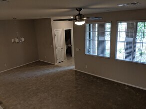 2860 Alenga St in Henderson, NV - Building Photo - Building Photo