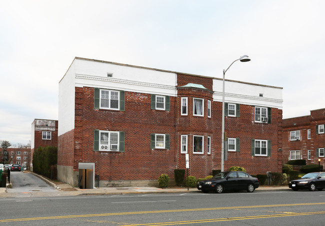 70 Lincoln Ave in Rockville Centre, NY - Building Photo - Building Photo