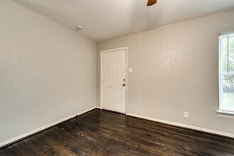 11769 Gaston Pkwy in Dallas, TX - Building Photo - Building Photo