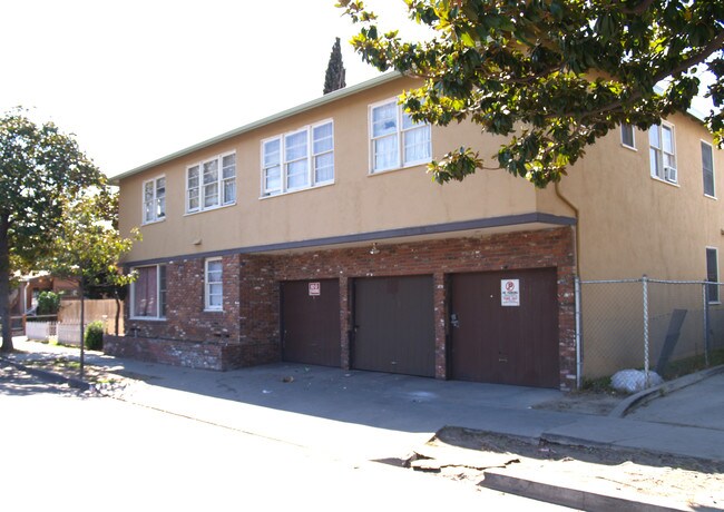 1029 Magnolia Ave in Long Beach, CA - Foto de edificio - Building Photo