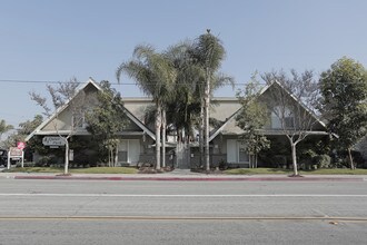 Quiet Park in Downey, CA - Foto de edificio - Building Photo