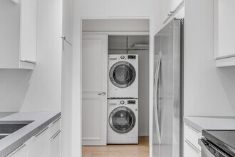 8535 N West Knoll Dr, Unit 213 in West Hollywood, CA - Building Photo - Building Photo