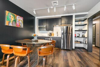 611 Commerce St in New Orleans, LA - Foto de edificio - Building Photo