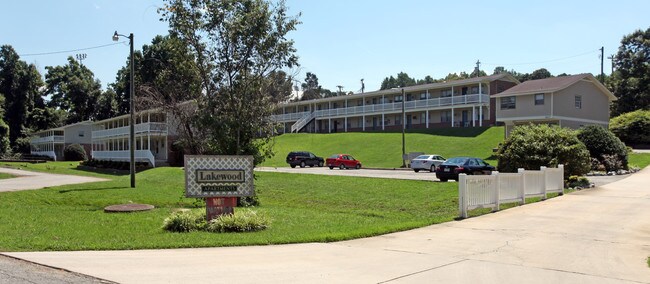 Lakewood in Greensboro, NC - Foto de edificio - Building Photo
