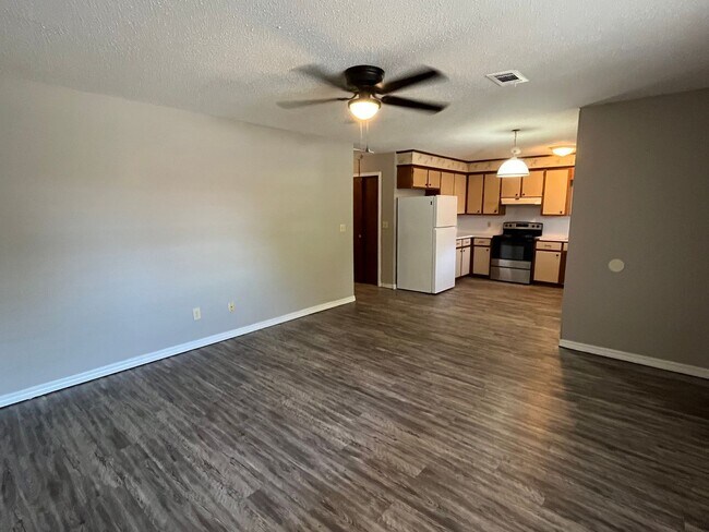 401 E C St in Russellville, AR - Building Photo - Building Photo