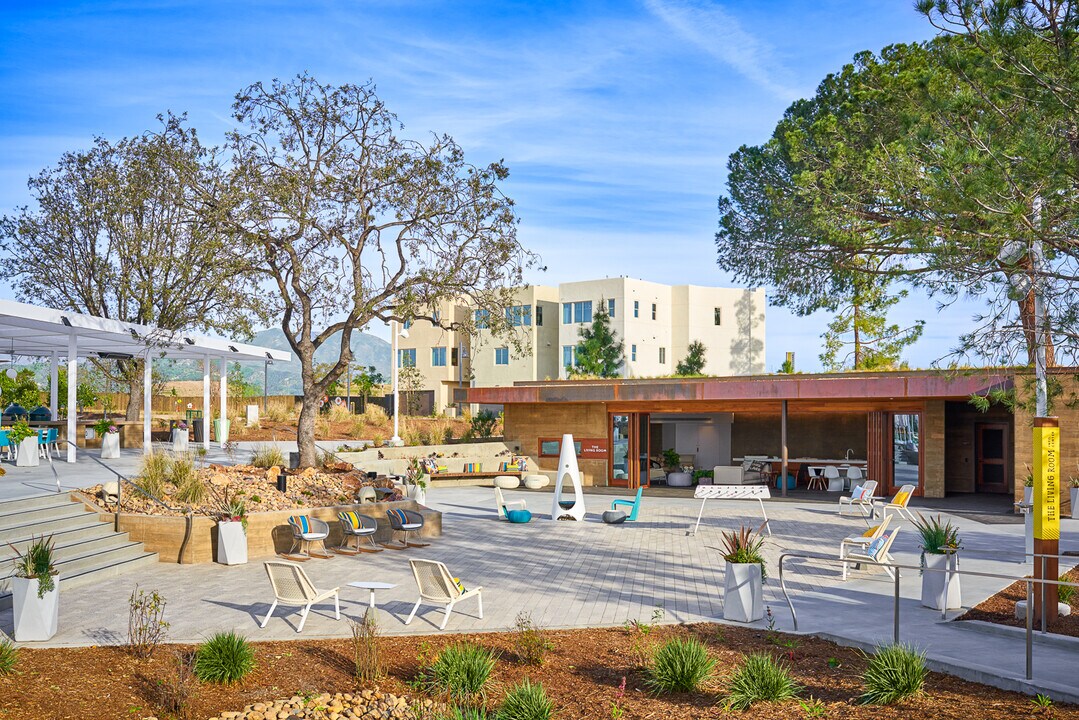 810 Beacon in Irvine, CA - Building Photo
