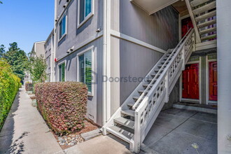 2709 Oak Road Unit E, Unit E in Walnut Creek, CA - Building Photo - Building Photo