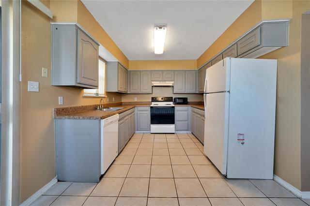 201 S Las Vegas Trail in White Settlement, TX - Building Photo - Building Photo