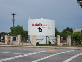 392 Eagle Brook Ln in Buda, TX - Building Photo