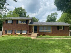 907 Whitehall Rd in Murfreesboro, TN - Building Photo