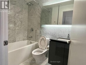 117 McMahon Dr in Toronto, ON - Building Photo - Building Photo