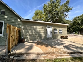 713 E Lincoln St in Clinton, MO - Building Photo - Building Photo