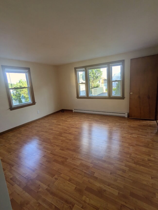 65 Hayes St, Unit First Floor Apartment in New Britain, CT - Building Photo - Building Photo