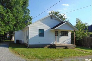 504 E Hill St in Herrin, IL - Building Photo