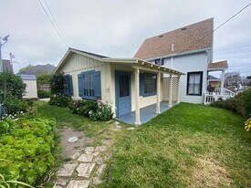 134 18th St in Pacific Grove, CA - Building Photo