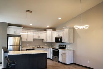 3616 S Outfield Cir in Sioux Falls, SD - Building Photo - Building Photo