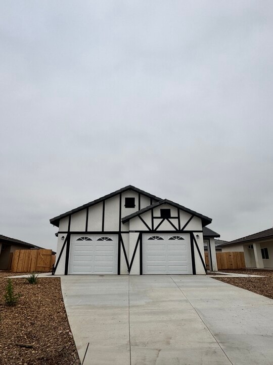 6006 Cougar Trl in Bakersfield, CA - Foto de edificio