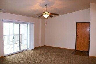 205 Prairie Rose Ln in Solon, IA - Building Photo - Building Photo
