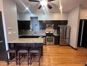 2452 W Iowa St in Chicago, IL - Building Photo - Building Photo