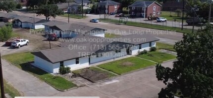 2004 W Texas Ave in Baytown, TX - Building Photo - Building Photo