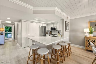 9103 Vanderbilt Dr in Naples, FL - Building Photo - Building Photo