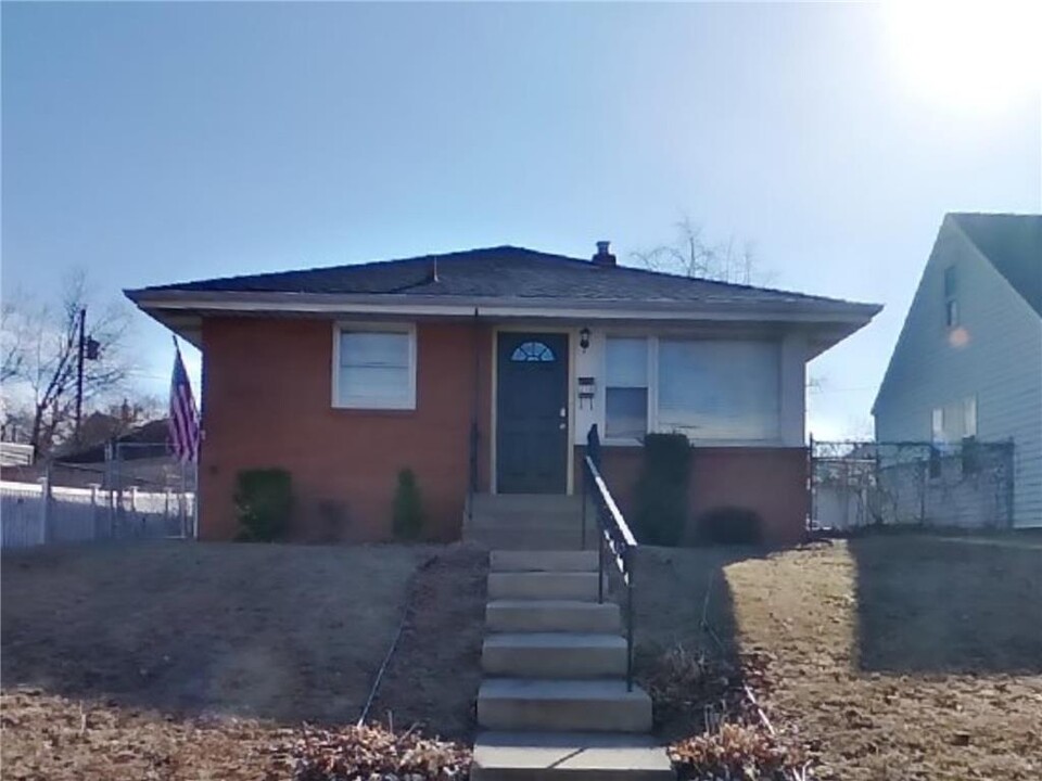 216 S Dunlap St in St. Paul, MN - Building Photo