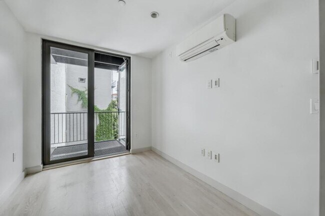 152 2nd Ave in New York, NY - Building Photo - Building Photo