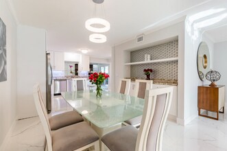 1050 Rafael Blvd NE in St. Petersburg, FL - Building Photo - Building Photo