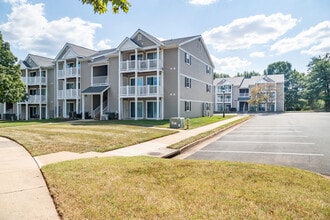 Muirfield Woods Apartments in Sterling, VA - Building Photo - Building Photo