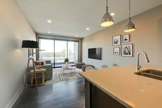 250 High in Columbus, OH - Building Photo - Building Photo