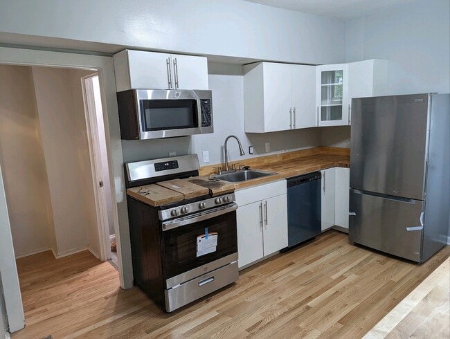 property at 3211 Parkview Ave