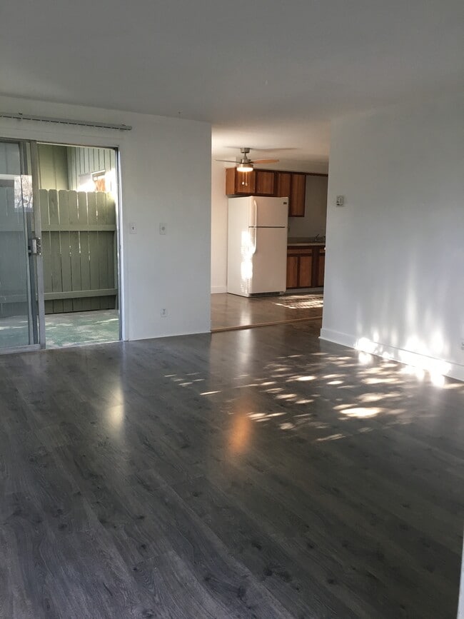 107 N 3rd St, Unit 2 in Talent, OR - Building Photo - Building Photo