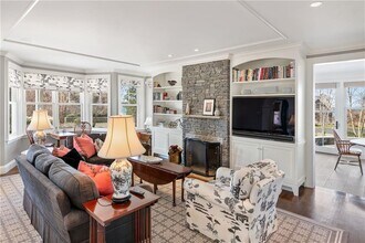 271 Carnegie Harbor Dr in Portsmouth, RI - Building Photo - Building Photo