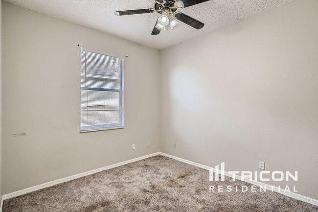 906 Grand Canyon Dr in Valrico, FL - Building Photo - Building Photo