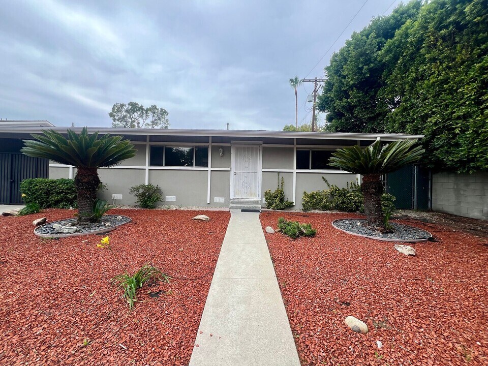 5811 Agnes Ave in Los Angeles, CA - Building Photo