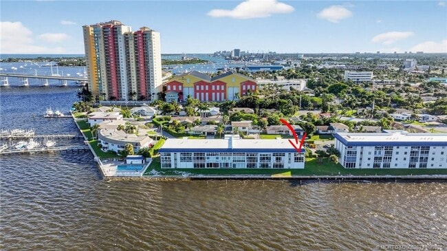 400 Wilma Cir in Riviera Beach, FL - Building Photo - Building Photo