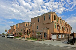 Bahia Vista II in Chula Vista, CA - Building Photo