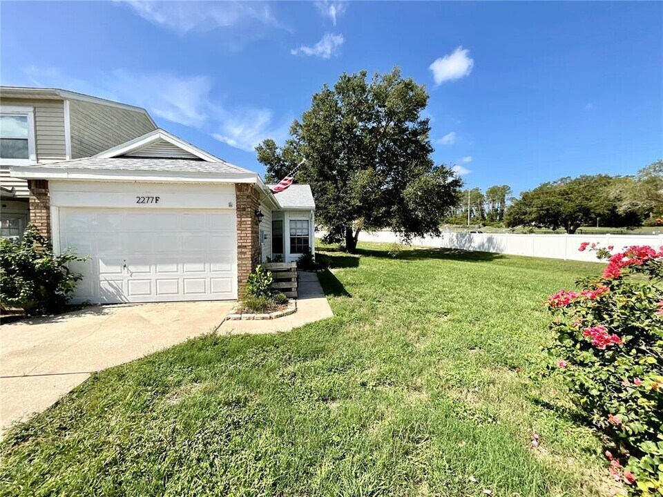 2277 Abbey Ln in Palm Harbor, FL - Building Photo