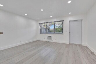 110 Dorchester E in West Palm Beach, FL - Building Photo - Building Photo