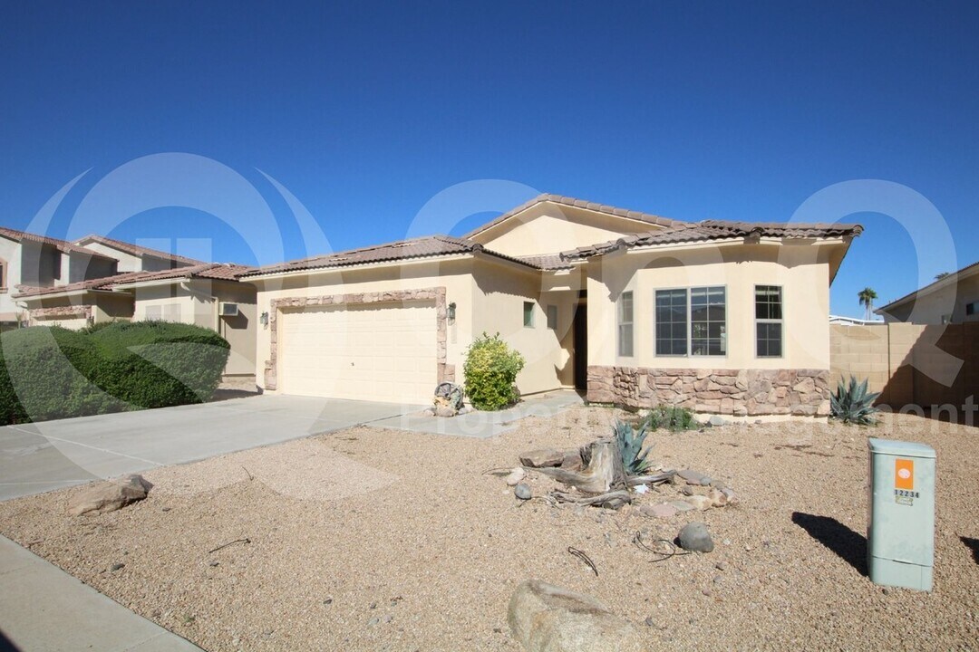 12238 W Ironwood St in El Mirage, AZ - Building Photo