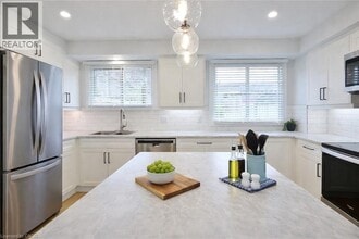 150 Overlea Dr in Kitchener, ON - Building Photo - Building Photo
