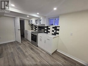 12 Nickel St in Port Colborne, ON - Building Photo - Building Photo