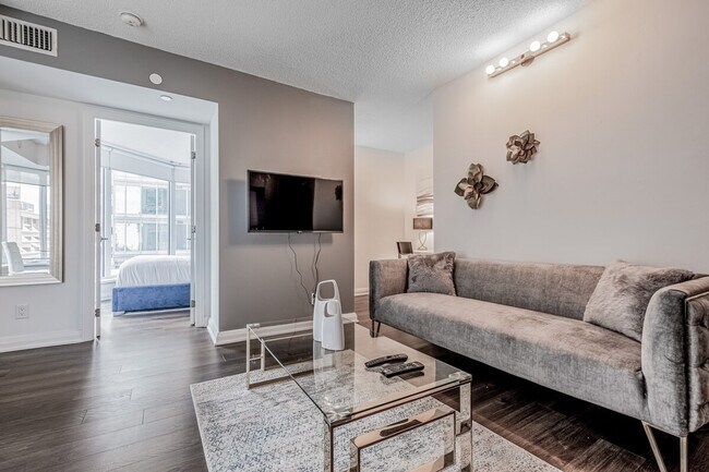 116 B Yorkville Ave, Unit SI ID1494684P in Toronto, ON - Building Photo - Building Photo